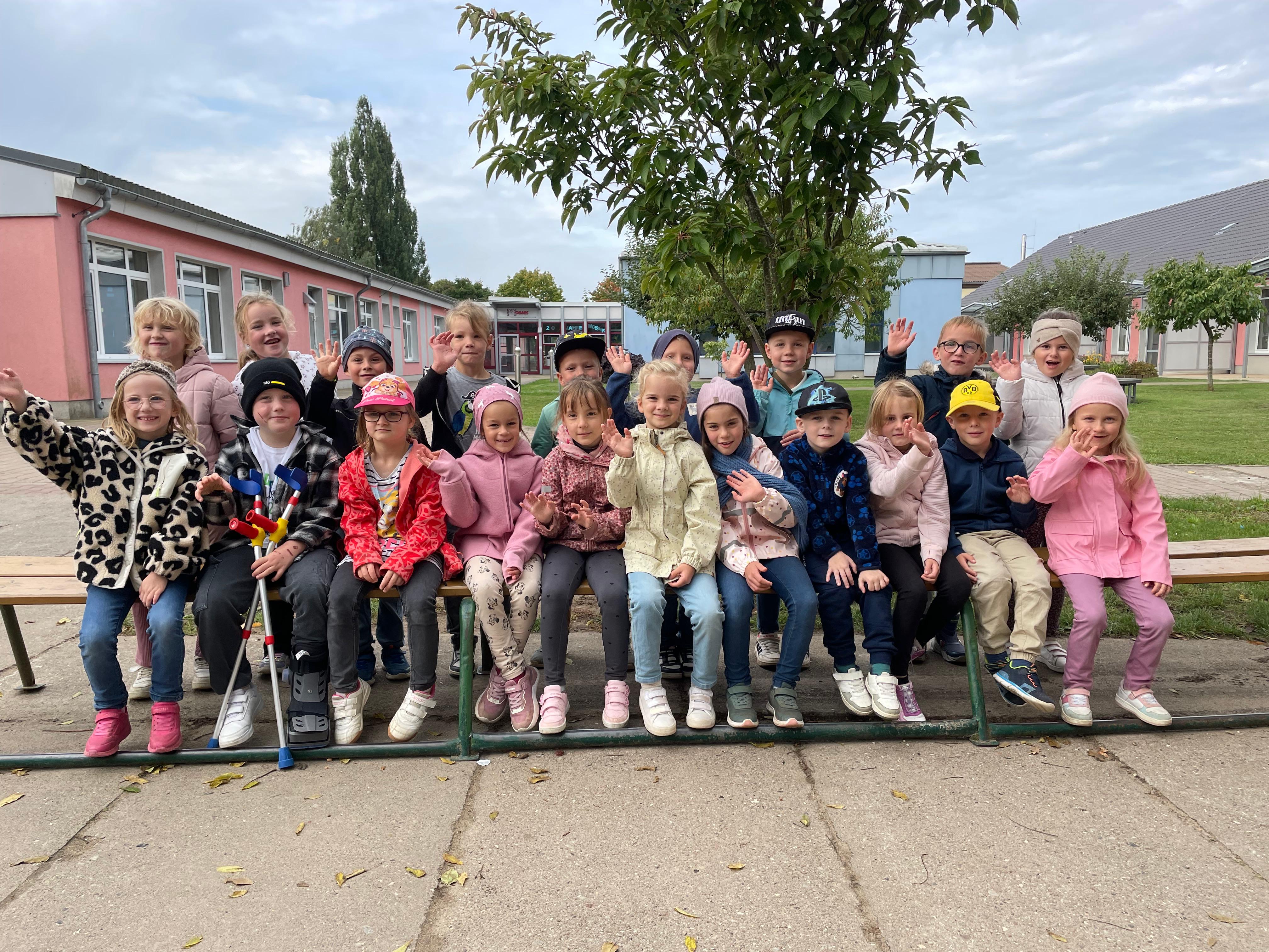 Bild von den Kindern der 1.Klasse